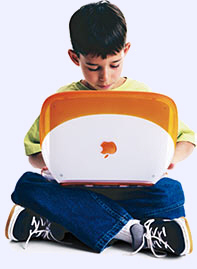 An Schulen, die �ber ein drahtloses Netzwerk verf�gen, k�nnen sich die Sch�ler problemlos von jeder Position aus ins Internet einw�hlen.